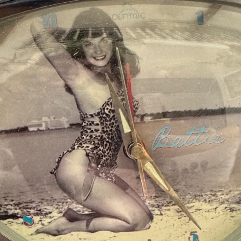 Vintage Retro Triangle Alarm Clock with Pinup Bettie Page - Picture 4 of 7